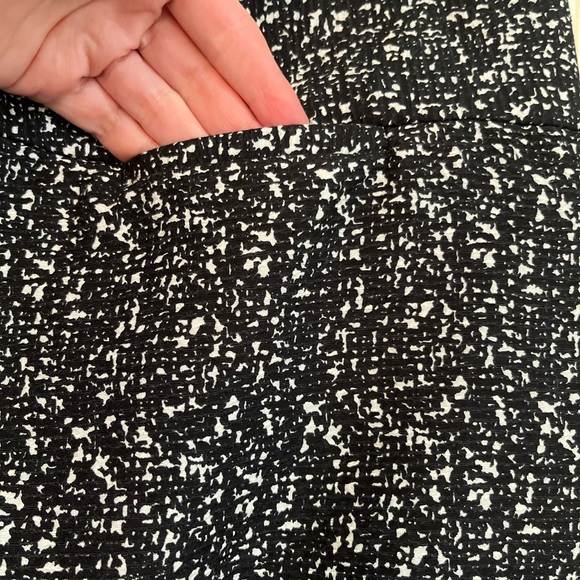 Beautiful Black & White Pencil Skirt w/ pocket in front and slit in back. - Picture 3 of 6